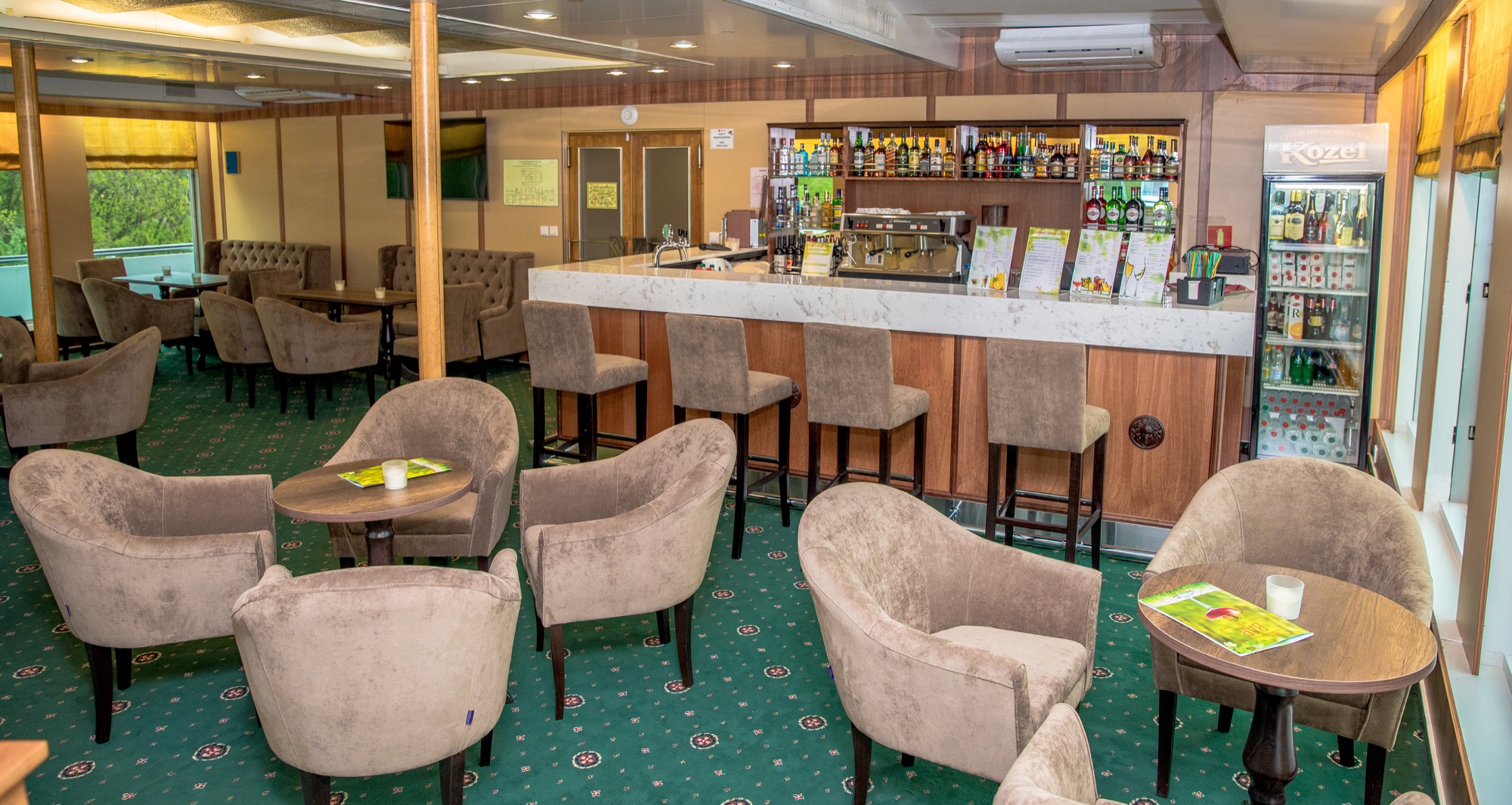 CroisiEurope MS Kronstadt Pianorama Bar 2.jpg